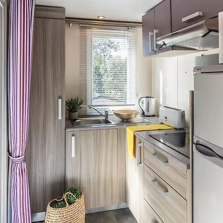 Domaine Des Naiades 4*